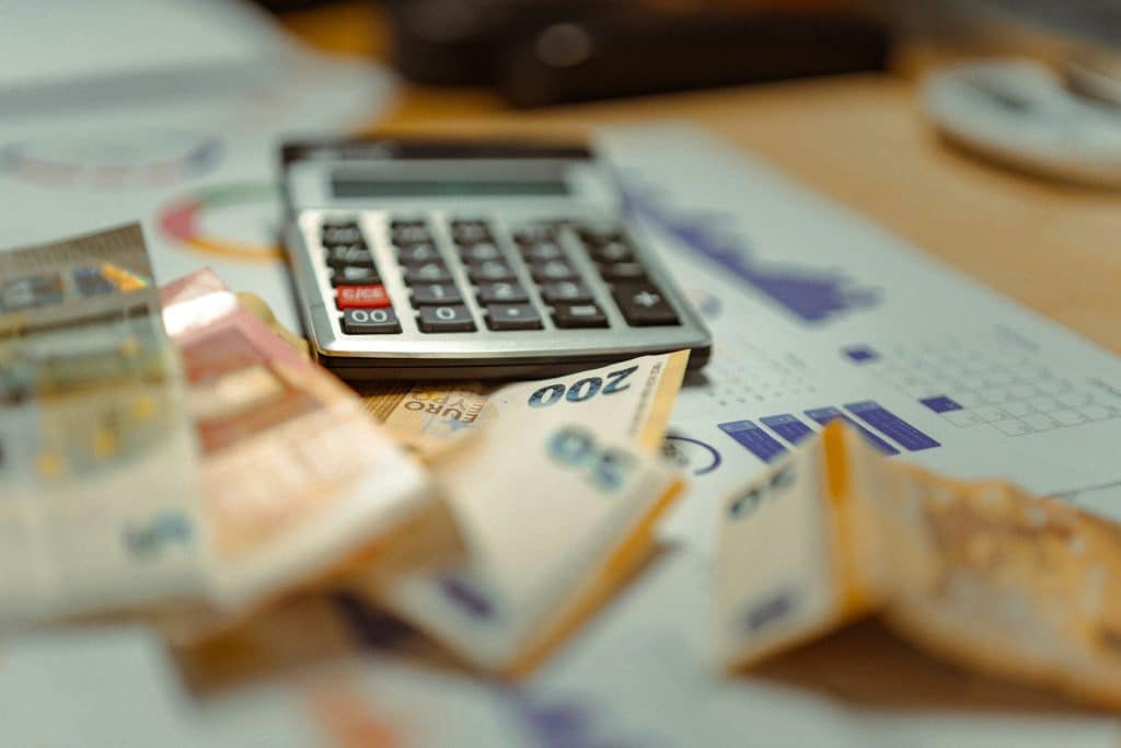 Declaring foreign income Photo by Jakub Zerdzicki