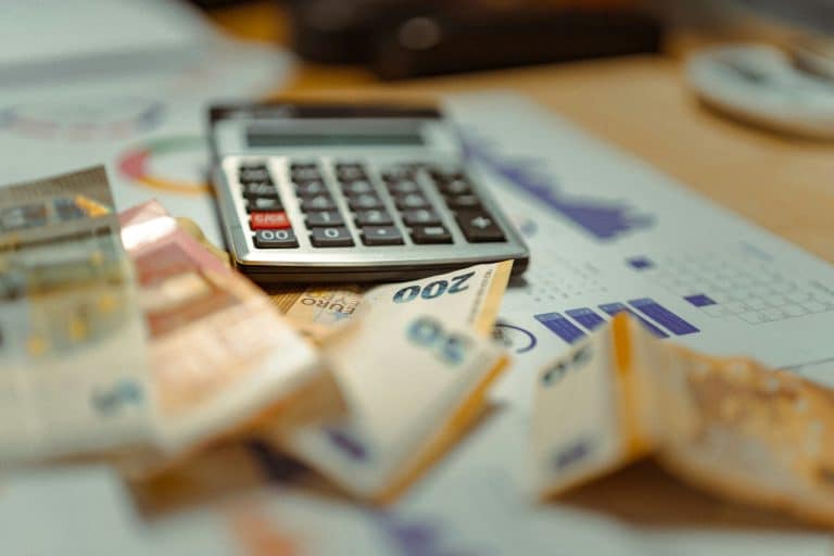 Declaring foreign income Photo by Jakub Zerdzicki